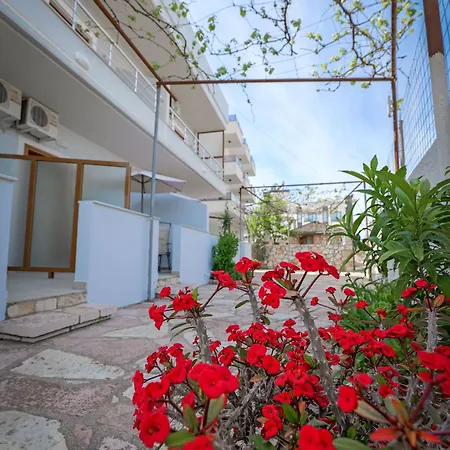Moonlight Downtown Apartment Ksamil