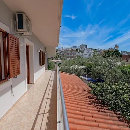 Moonlight Downtown Apartment Ksamil