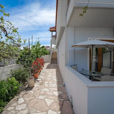Moonlight Downtown Apartment Ksamil