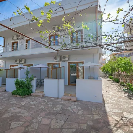 Moonlight Downtown Apartment Ksamil