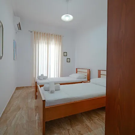 Moonlight Downtown Apartment Ksamil